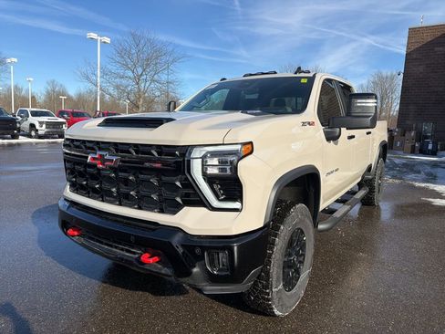Used 2026 Chevrolet Silverado 2500 ZR2 w/ Snow Plow Prep/Camper Package image 4
