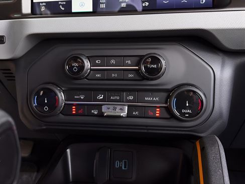 Used 2022 Ford Bronco Badlands image 13