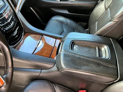 Used 2016 Cadillac Escalade Luxury AWD/4WD image 18