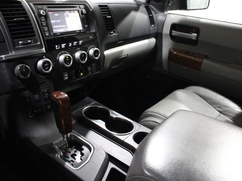 Used 2019 Toyota Sequoia Platinum AWD/4WD image 21