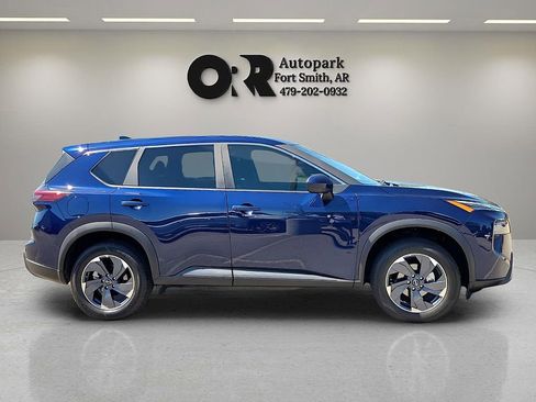 Used 2025 Nissan Rogue SV FWD image 6