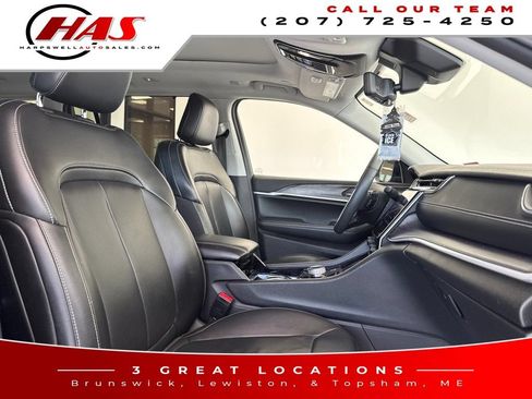 Used 2023 Jeep Grand Cherokee L Limited w/ Luxury Tech Group II AWD/4WD image 16