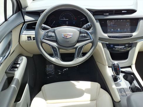 Used 2019 Cadillac XT5 Luxury FWD image 3
