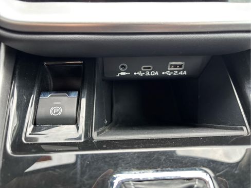 Used 2024 Subaru Outback Premium AWD/4WD image 16