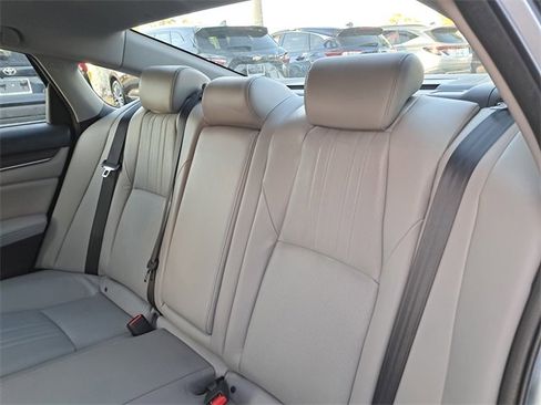Used 2018 Honda Accord Touring image 12
