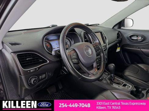 Used 2021 Jeep Cherokee Trailhawk w/ Technology Group image 10