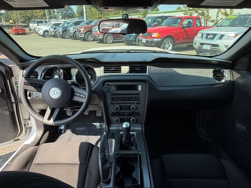 Used 2010 Ford Mustang Coupe RWD image 11