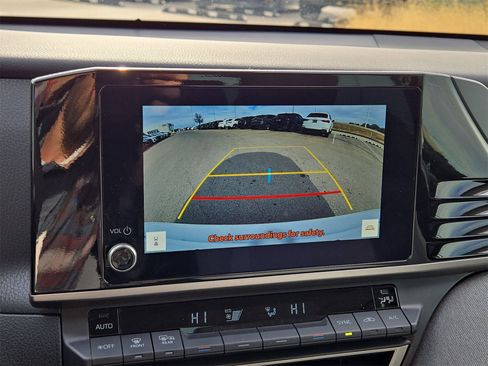 Used 2025 Toyota Camry LE image 18