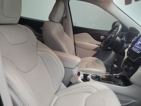 Used 2020 Jeep Cherokee Limited AWD/4WD image 21