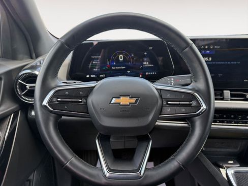 Used 2025 Chevrolet Equinox LT w/ Convenience Package II image 16