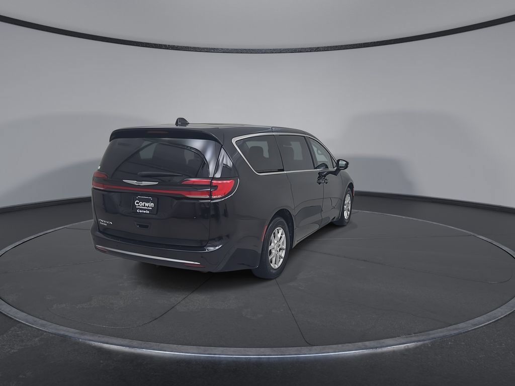 Certified 2024 Chrysler Pacifica Touring-L FWD image 16