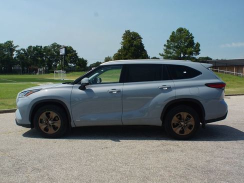 Used 2022 Toyota Highlander Bronze Edition AWD/4WD image 13