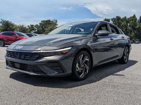 New 2025 Hyundai Elantra Limited image 9