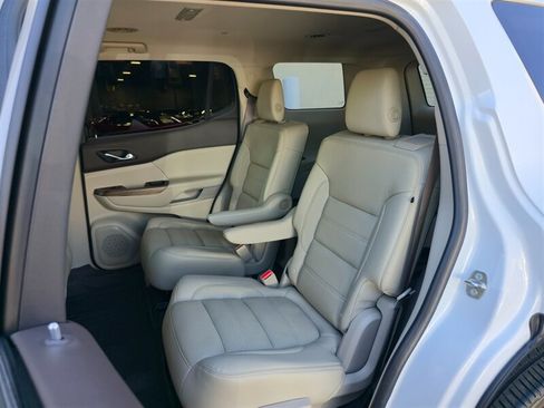 Used 2019 GMC Acadia Denali w/ Technology Package FWD image 32