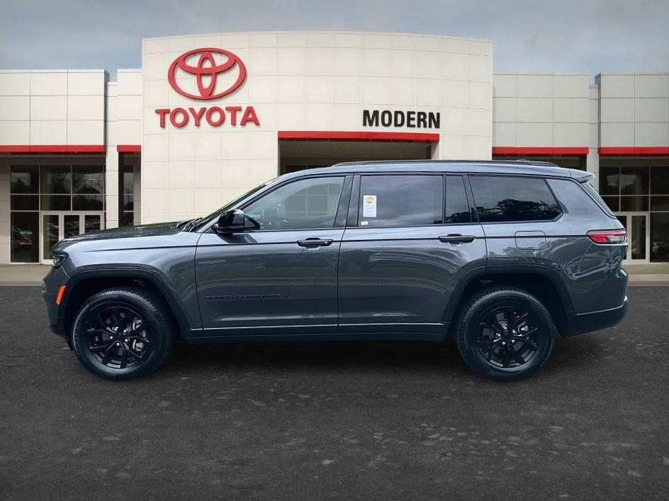 Used 2024 Jeep Grand Cherokee L Laredo AWD/4WD image 8