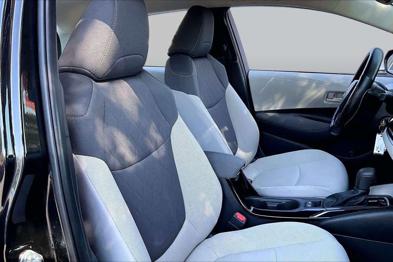 Used 2022 Toyota Corolla LE w/ Carpet Mat Package (TMS) FWD image 9
