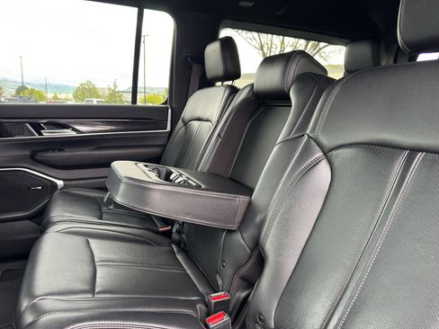 Used 2023 Jeep Wagoneer 4WD image 10