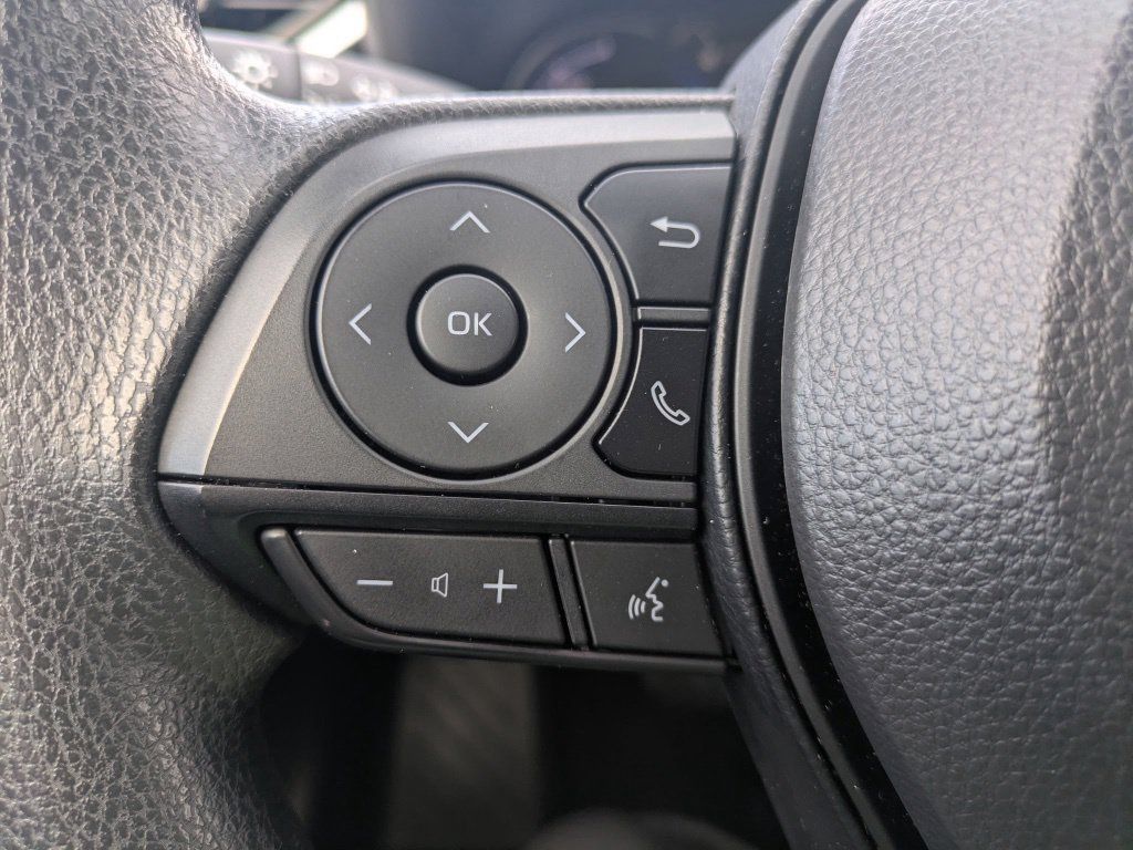 Used 2025 Toyota RAV4 XLE AWD/4WD image 21
