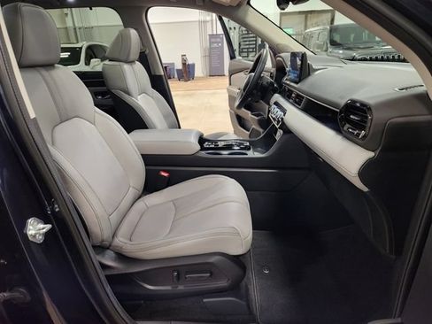 Used 2024 Honda Pilot Touring image 35