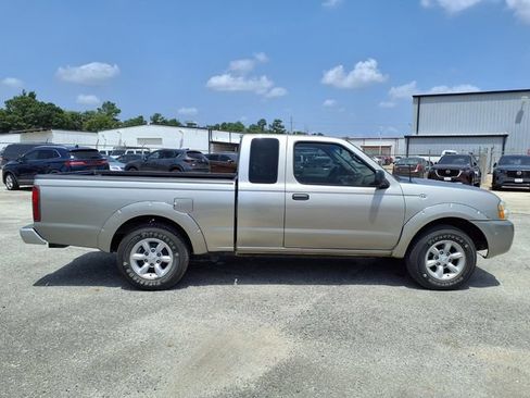 Used 2004 Nissan Frontier XE w/ (VTP) Value Truck Pkg RWD image 5