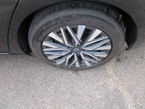 Used 2024 Nissan Altima 2.5 SV image 14