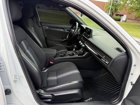 Used 2022 Honda Civic Sport image 2