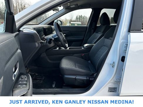 Certified 2025 Nissan Kicks SV image 12