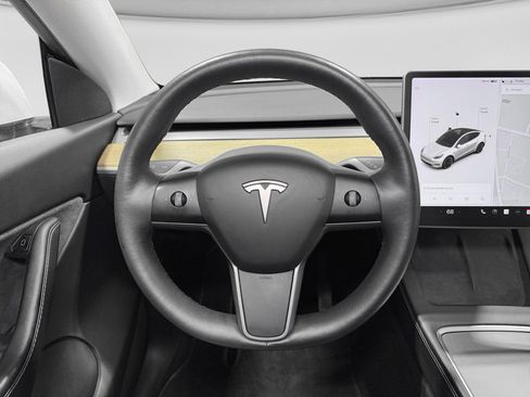 Used 2021 Tesla Model Y Long Range image 8