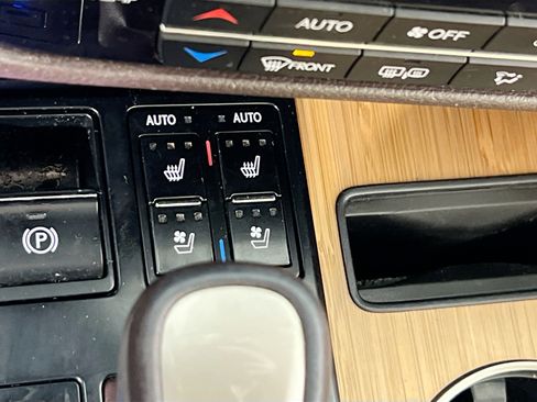 Used 2020 Lexus RX 350L Premium w/ Premium Package image 20