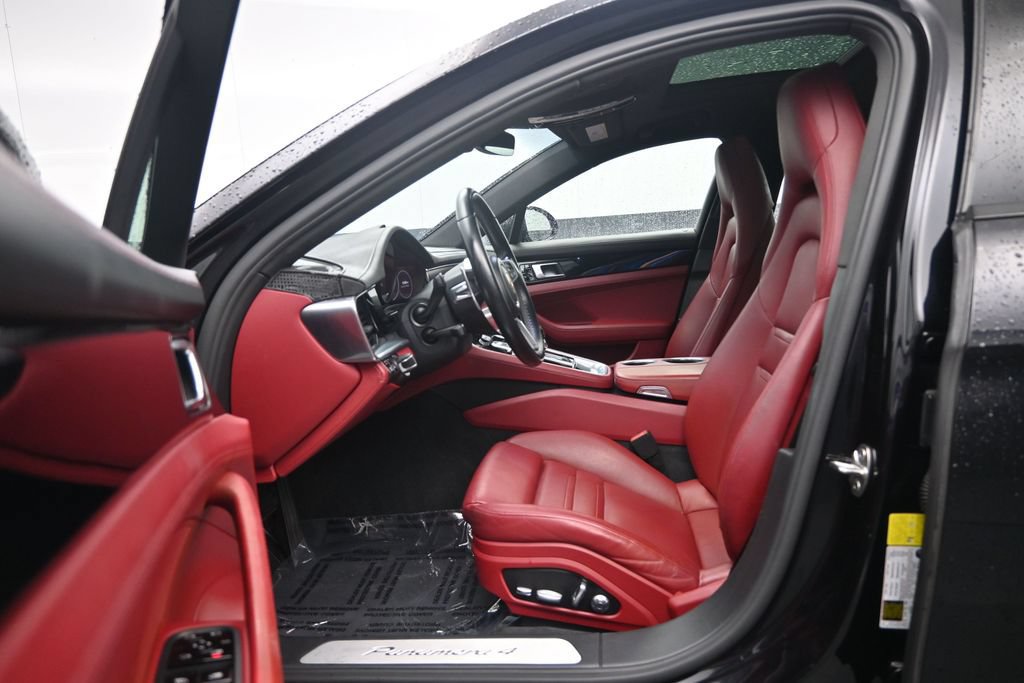 Used 2019 Porsche Panamera image 24