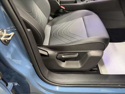 Certified 2025 Volkswagen Tiguan SE AWD/4WD image 33