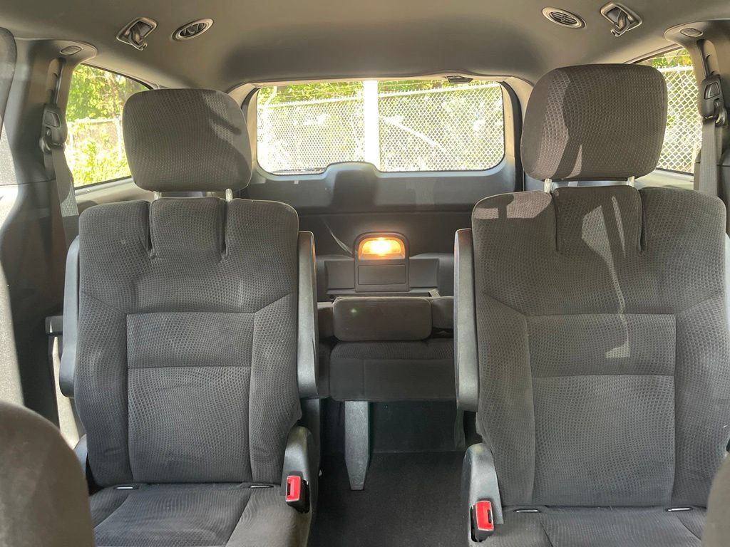 Used 2017 Dodge Grand Caravan SE FWD image 12