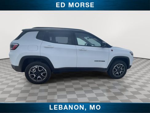 Used 2025 Jeep Compass Trailhawk AWD/4WD image 9