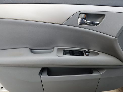 Used 2010 Toyota Avalon XL image 21