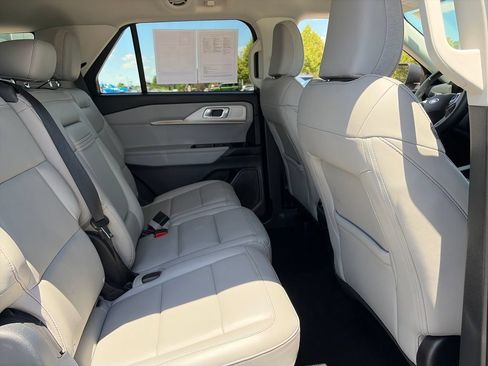 Used 2025 Ford Explorer Active w/ Active Comfort Package AWD/4WD image 33