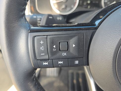 Used 2024 Nissan Pathfinder SL image 15