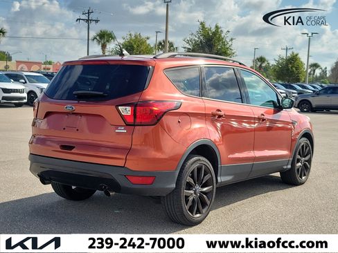 Used 2019 Ford Escape SE FWD image 6