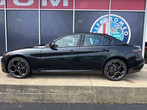 New 2025 Alfa Romeo Giulia Intensa w/ Driving Assist Package image 9