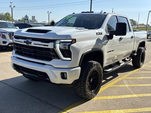 Used 2024 Chevrolet Silverado 2500 LTZ w/ LTZ Plus Package AWD/4WD image 9