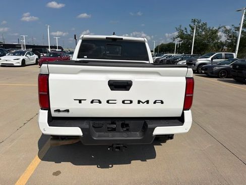 Used 2024 Toyota Tacoma TRD Off-Road w/ TRD Off Road Premium Package AWD/4WD image 5