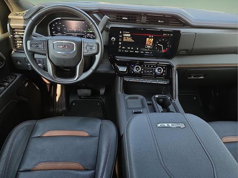 Used 2025 GMC Sierra 2500 AT4 w/ AT4 Premium Plus Package AWD/4WD image 11