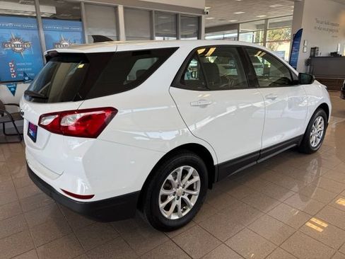 Used 2019 Chevrolet Equinox LS FWD image 3