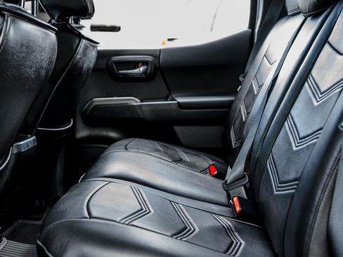 Used 2023 Toyota Tacoma TRD Off-Road image 31