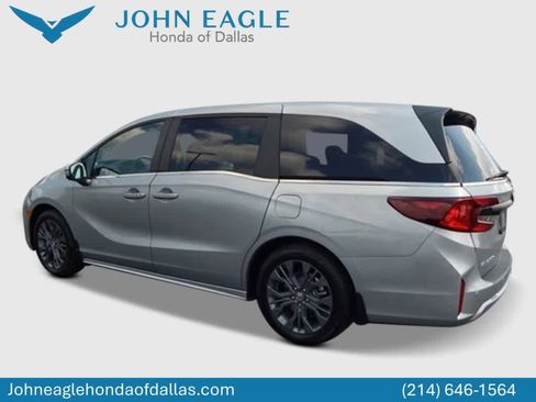 New 2026 Honda Odyssey Touring image 5