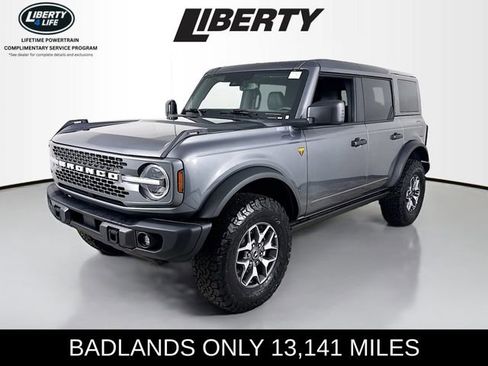 Used 2025 Ford Bronco Badlands image 3