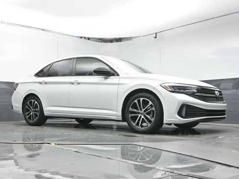 Used 2023 Volkswagen Jetta Sport image 37