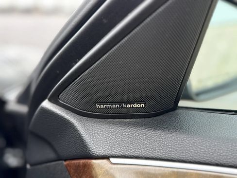 Used 2011 Mercedes-Benz E 550 Sedan image 32