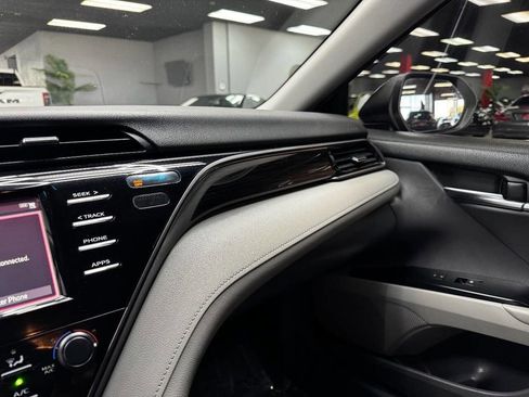 Used 2019 Toyota Camry LE w/ Carpet Mat Package image 27