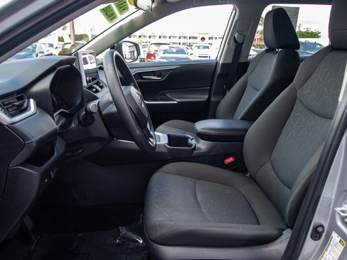 Used 2025 Toyota RAV4 XLE AWD/4WD image 13