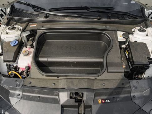 New 2024 Hyundai Ioniq 6 Limited image 18